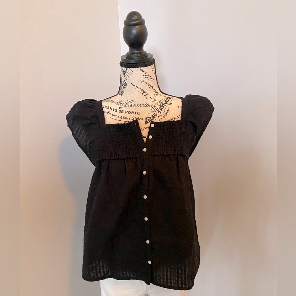 Old Navy black button-up top, size Small